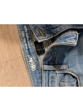 Mossimo Light Wash Mid-Rise Bootcut Jeans – Women’s